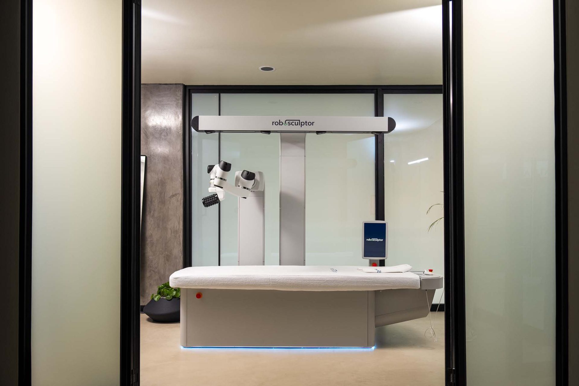 Discover Welltech Distributon: Robosculptor And Cryotherapy
